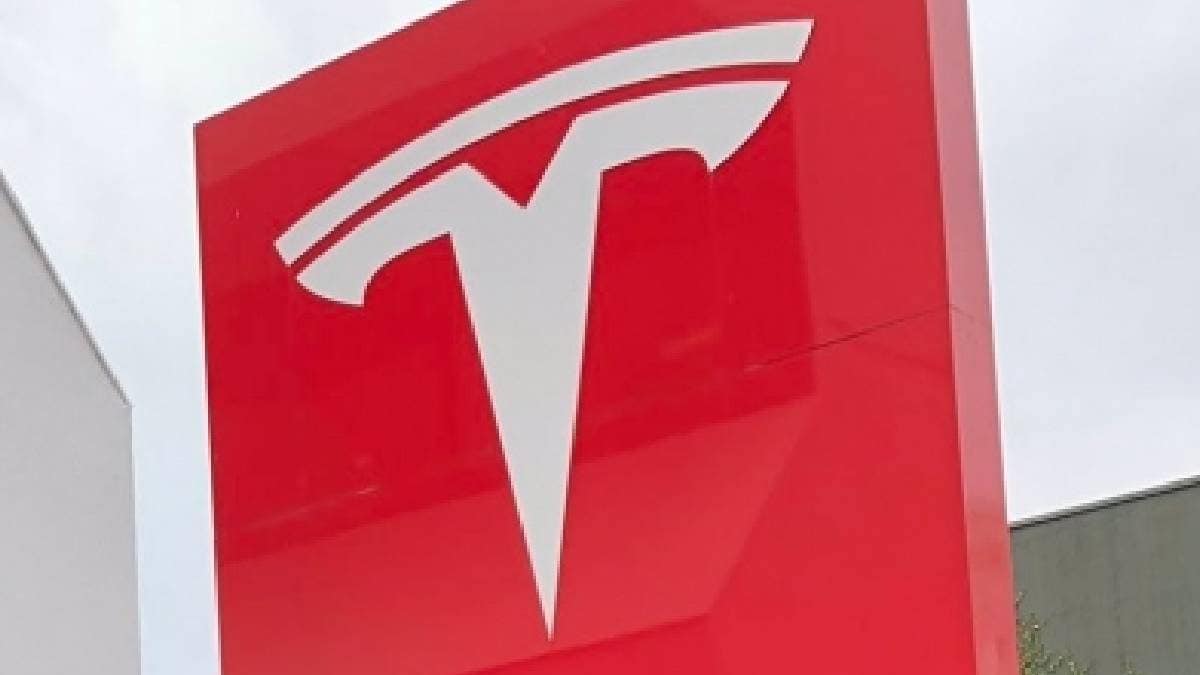 Tesla Initiates Email Campaign to Upgrade to New Car