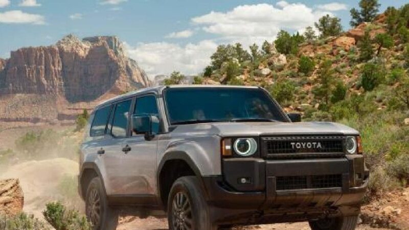all-new-toyota-land-cruiser-prado-world-premiere-know-launch date-price-features-photos-and-more - News18