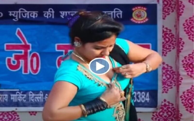 Rachana Tiwari Dance: रचना तिवारी के डांस ने ताऊ का फड़काया अंग अंग, बूढ़े ने स्टेज पर ही कर .... 1