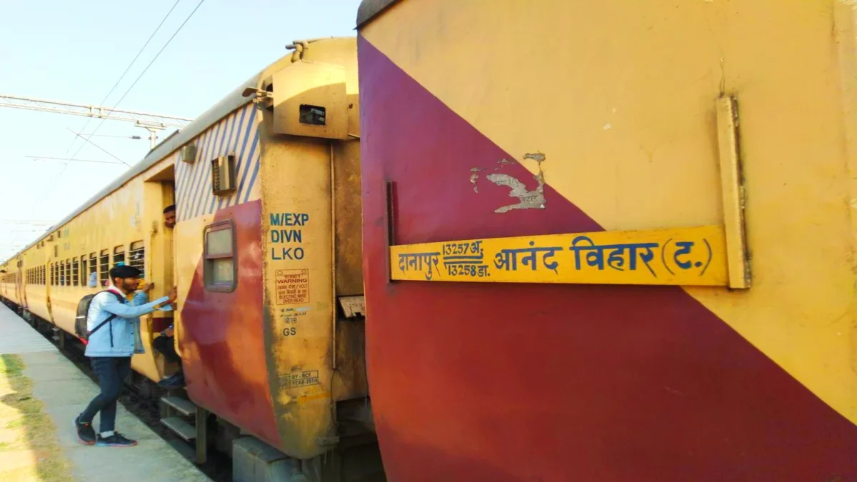 Dhanbad Anand Vihar Train